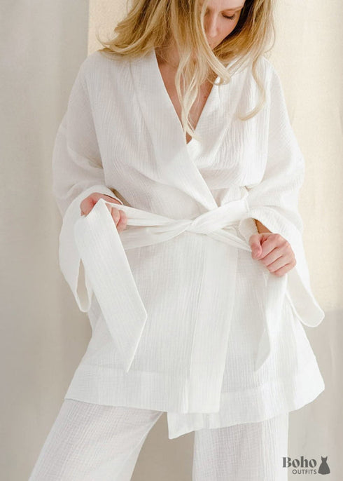 Conjunto de pijama bohemio de Emily Cotton en azul y azul marino.